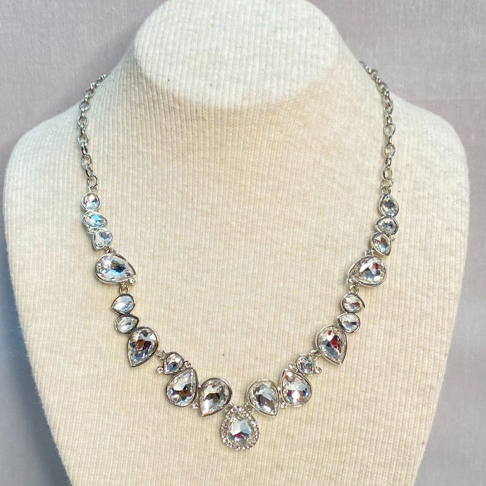 💎Silver Tone Princess Necklace Clear Tear Drop Rhinestones Varying Sizes